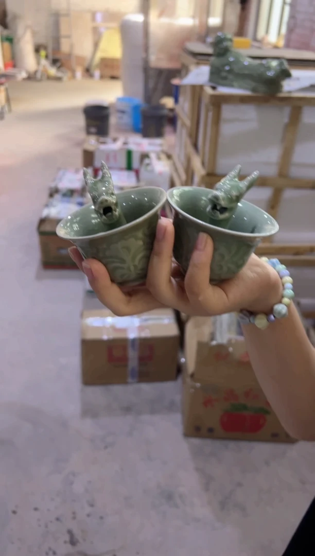 微瑕耀州窑龙头公平杯一对