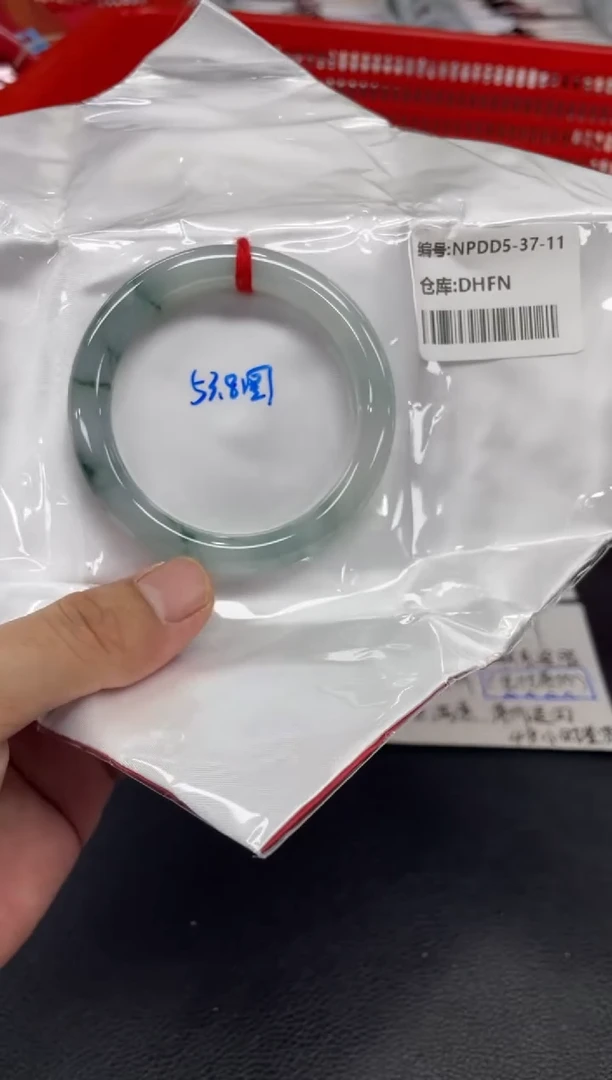 翡翠手镯未镶嵌青****店翡翠手镯