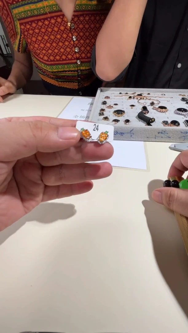 翡翠银S925镶嵌耳饰多人