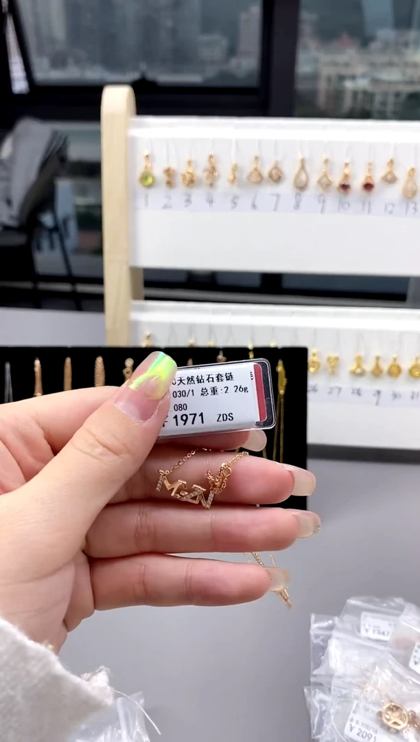 【闪购商品】钻石颈饰18K金镶嵌标签损坏不退不换