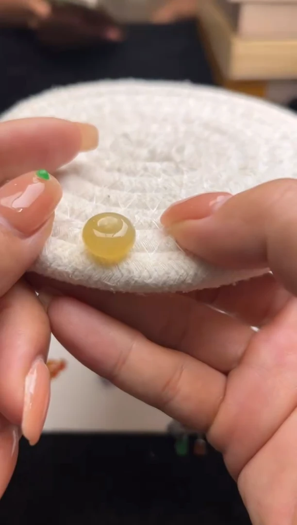 未镶嵌定制翡翠黄鼓扣880+88