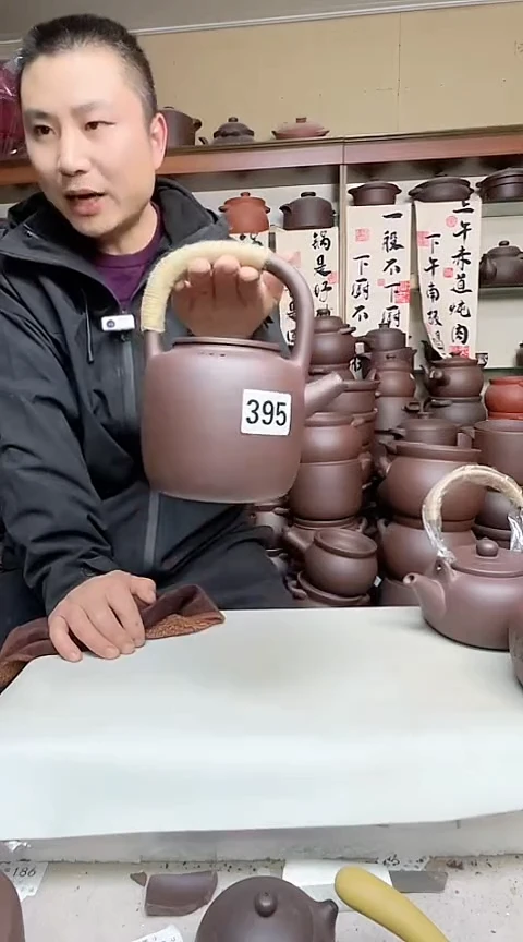 宜兴紫砂微瑕紫砂提梁壶 395