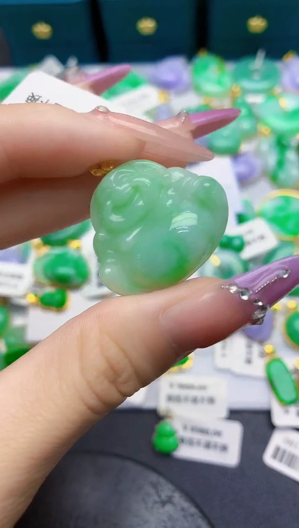 翡翠18K金镶嵌颈饰缅甸天然翡翠A货