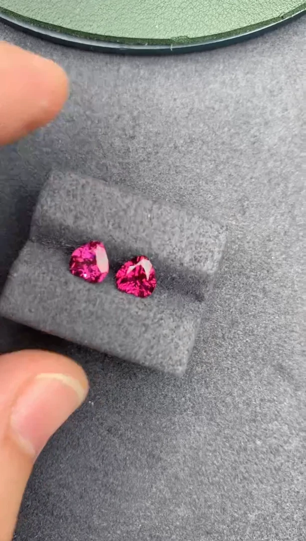 【闪购商品】石榴石裸石未镶嵌2ct  镁铝榴石配对