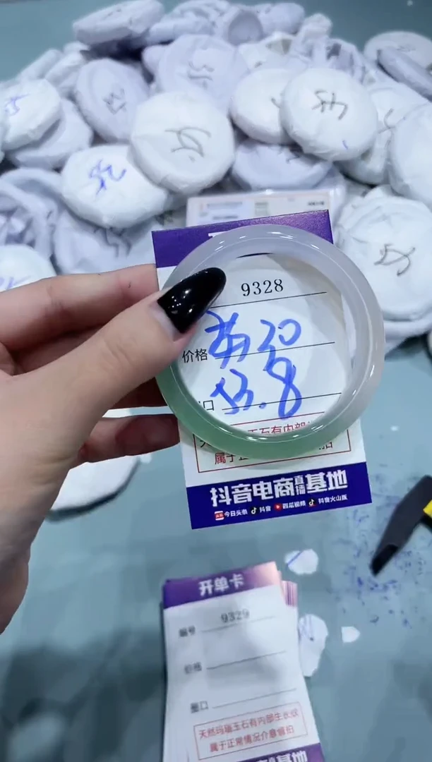 玛瑙/玉髓手镯未镶嵌9328