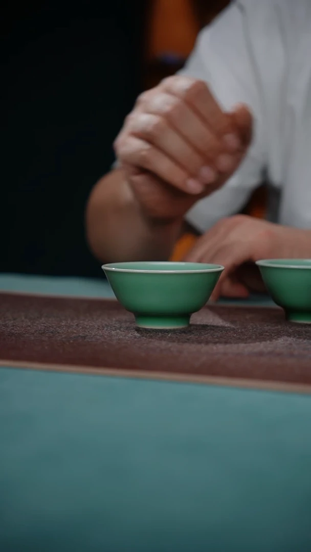 60-3内刻海棠小碗杯（连福 梅子青）