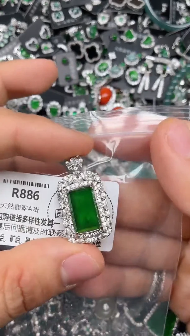 翡翠未镶嵌颈饰R886吊坠