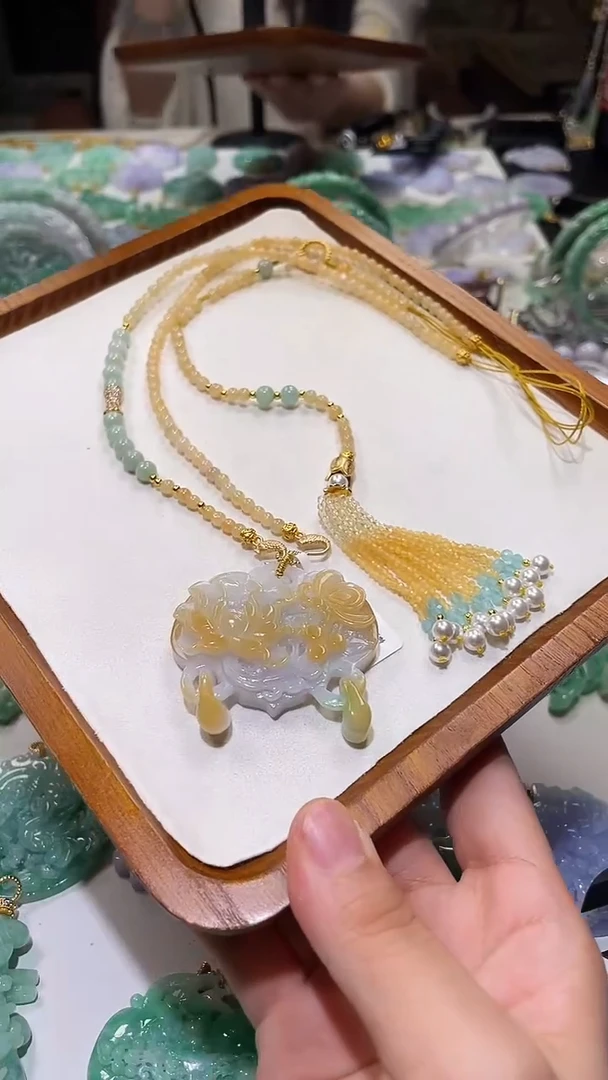 翡翠未镶嵌颈饰吊坠