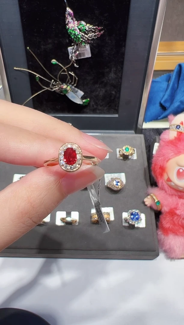 18K金镶嵌戒指红宝石0.68ct