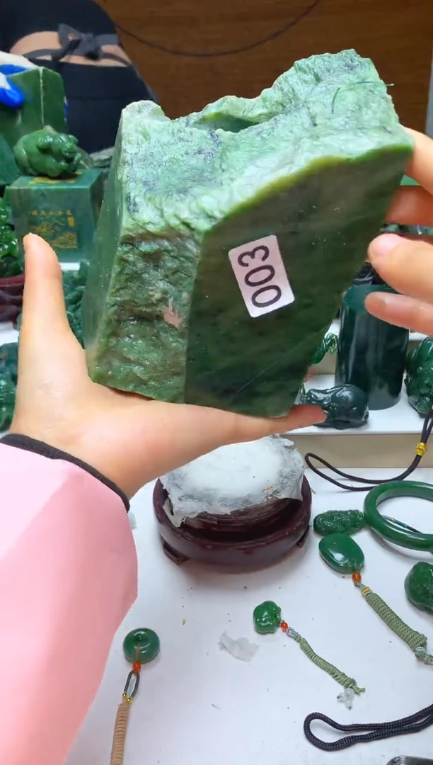 未镶嵌和田玉摆件1