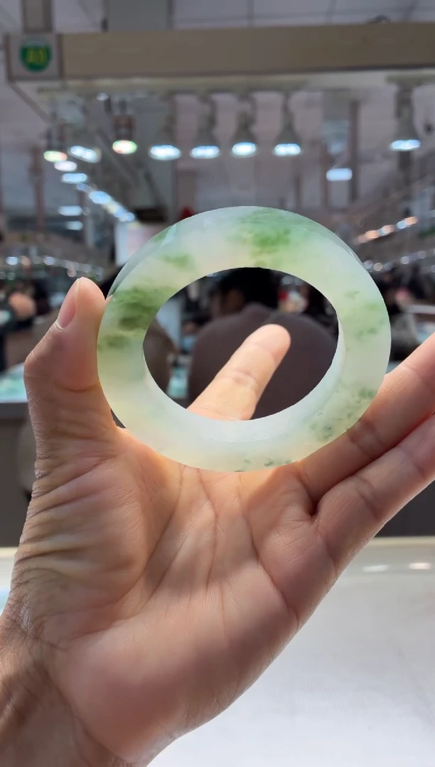 未镶嵌手镯定制定制翡翠参考价中万