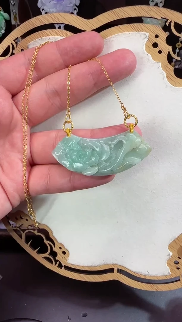 【闪购商品】翡翠颈饰未镶嵌牌子