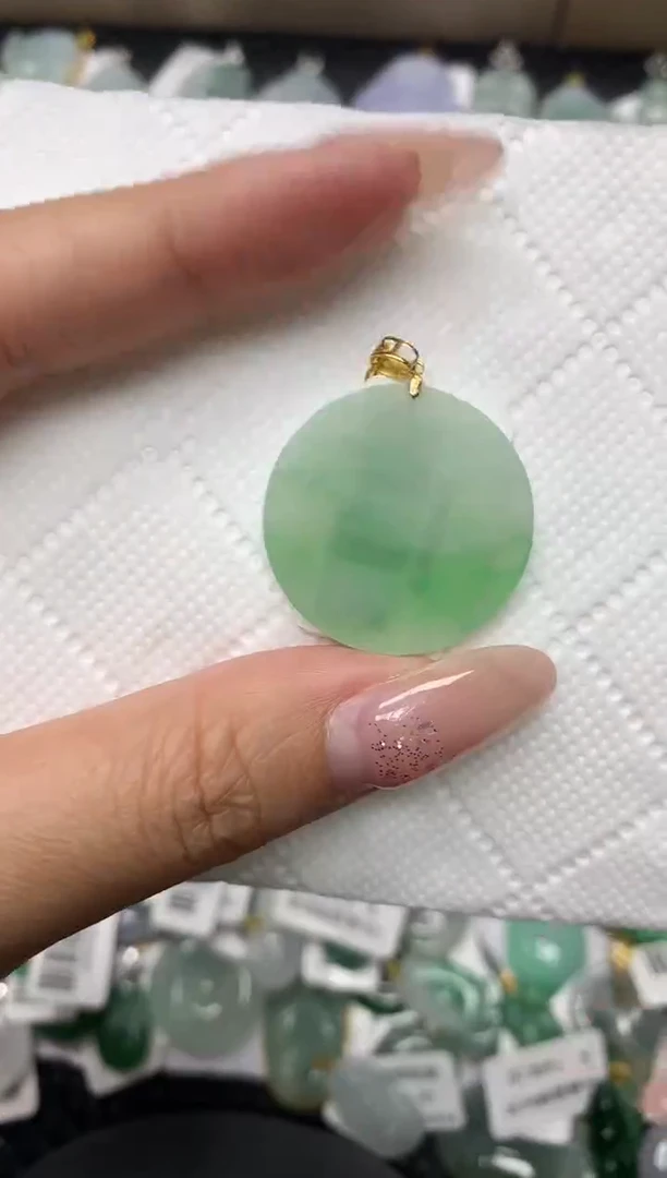 颈饰18K金镶嵌翡翠1111111111