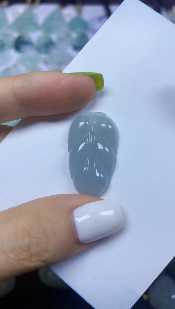 翡翠未镶嵌颈饰挂件