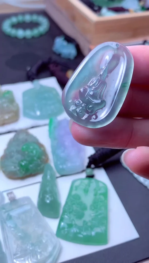 颈饰未镶嵌翡翠天然A货翡翠 天然A货翡翠天然翡翠多样性发货 发一