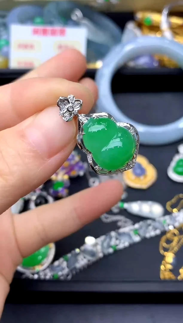 颈饰18K金镶嵌翡翠607-中国好珍宝