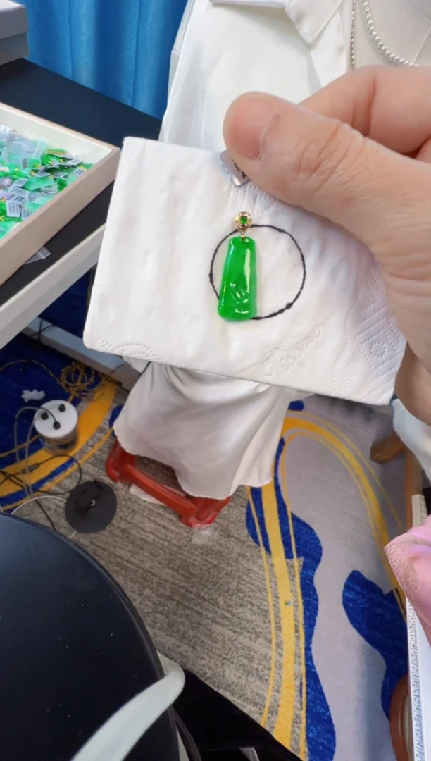 【闪购商品】翡翠吊坠(不含链)18K金镶嵌1580