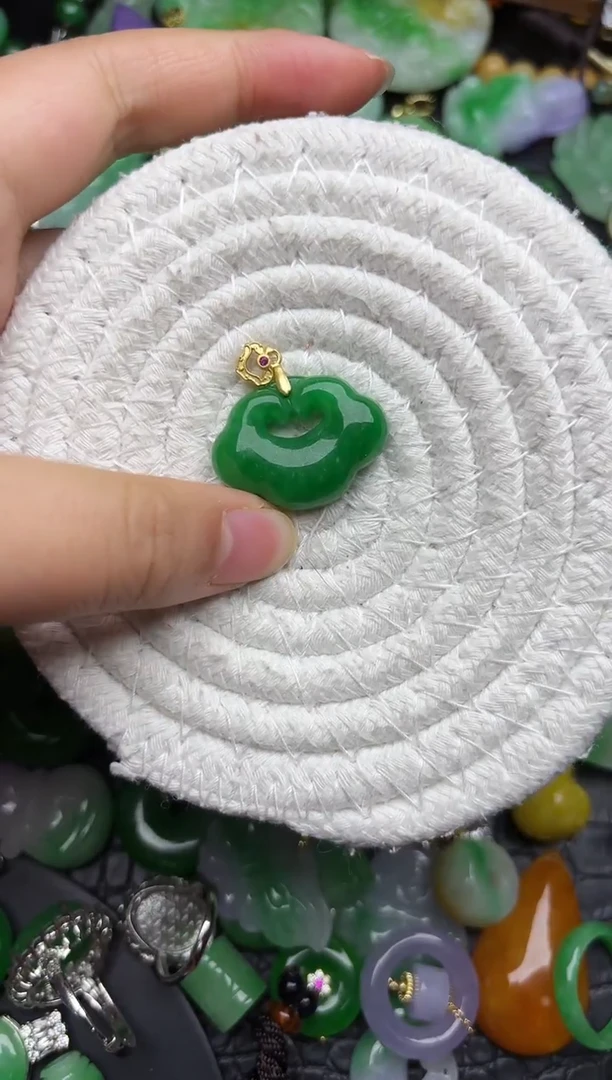 颈饰未镶嵌翡翠缅甸翡翠吊坠