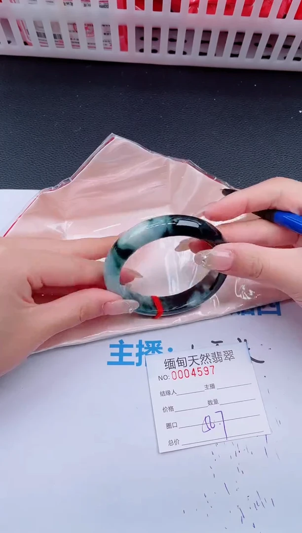 未镶嵌手镯翡翠天然翡翠手镯