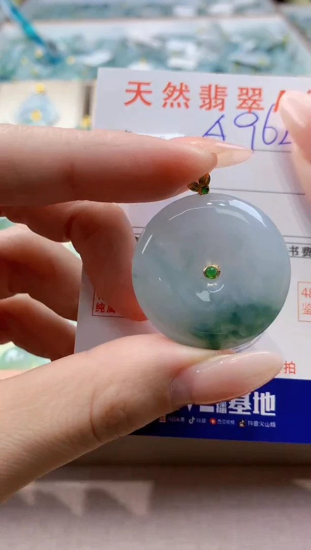 颈饰18K金镶嵌翡翠天然A货翡翠挂件