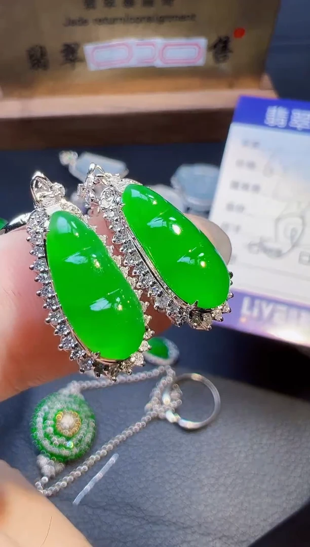翡翠18K金镶嵌耳饰勇*翡翠