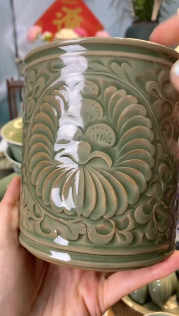【闪购商品】900036】缠枝菊纹笔筒礼盒装