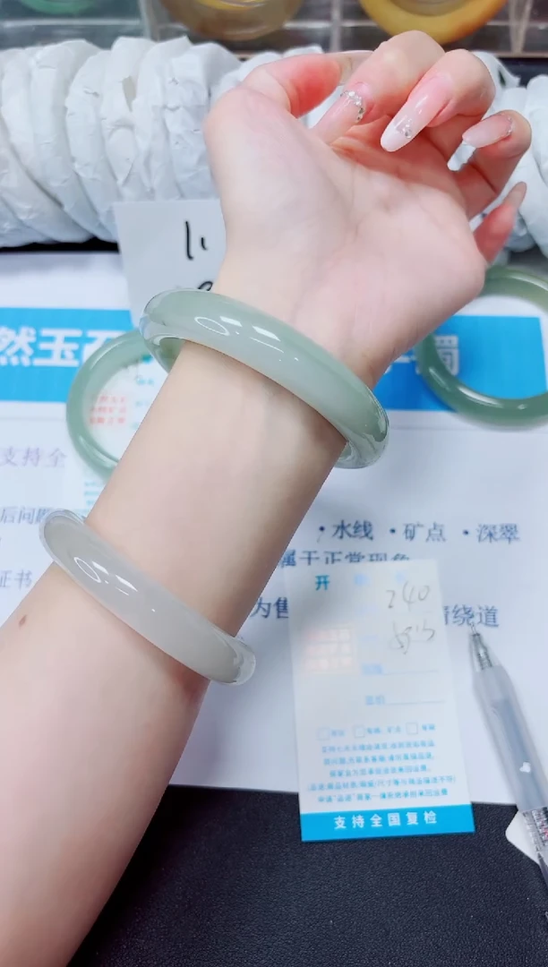 石英质玉手镯未镶嵌240/58.3