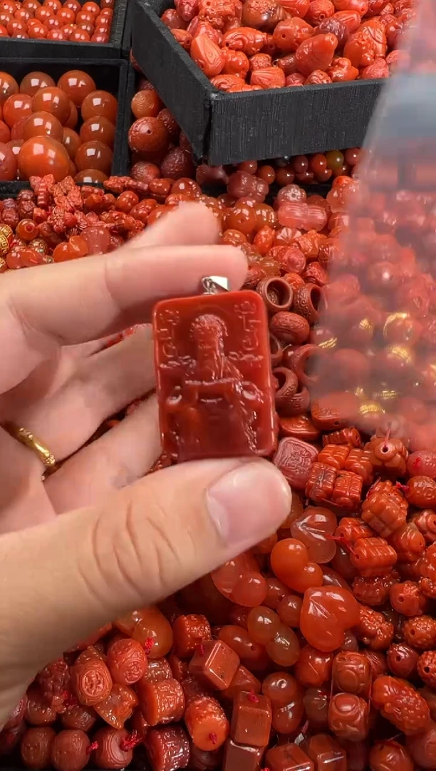 南红玛瑙未镶嵌颈饰1