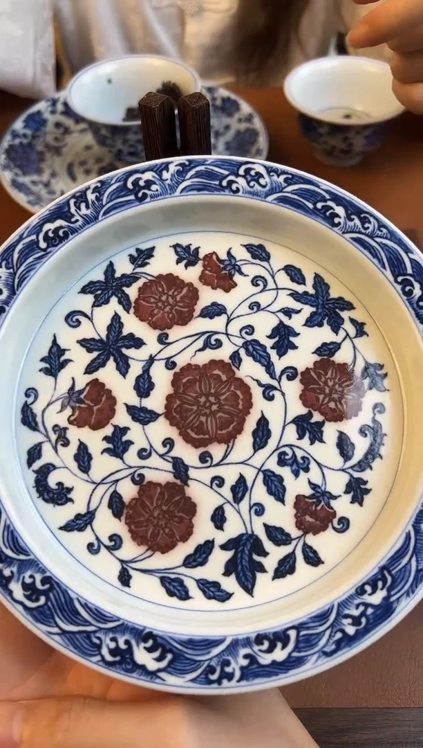 问青坊柴窑缠枝微瑕釉里红壶承