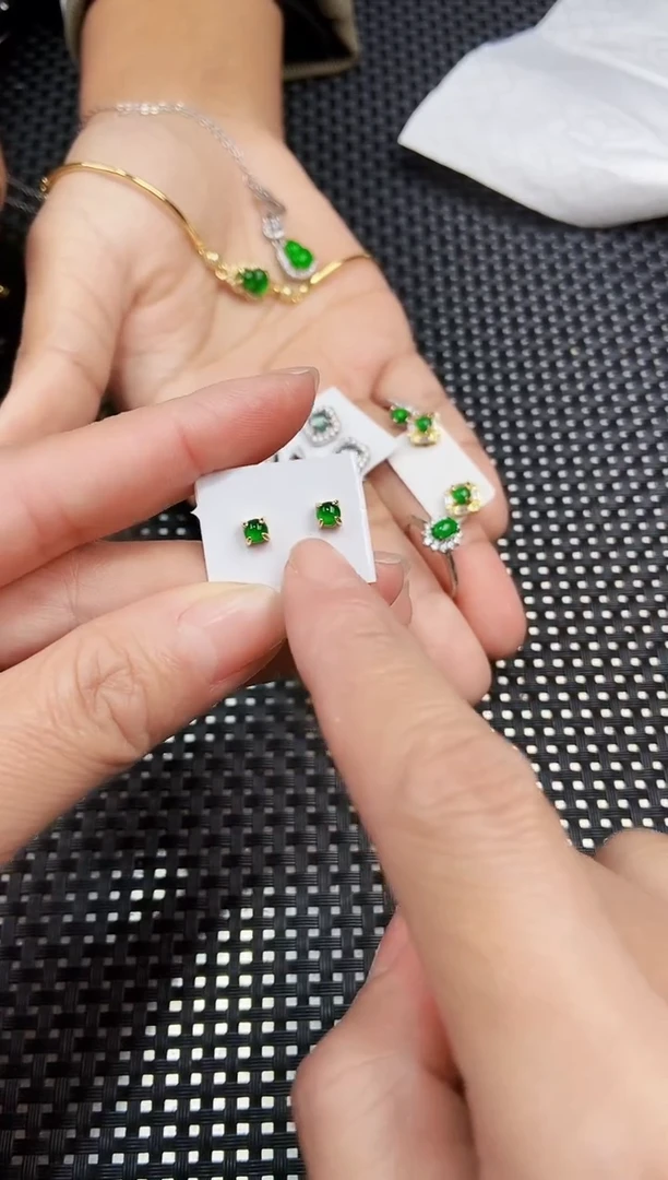 【闪购商品】翡翠耳饰未镶嵌111111111