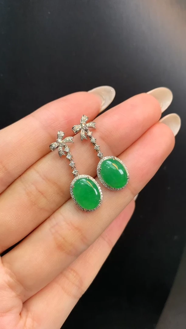 18K金镶嵌翡翠耳饰耳钉