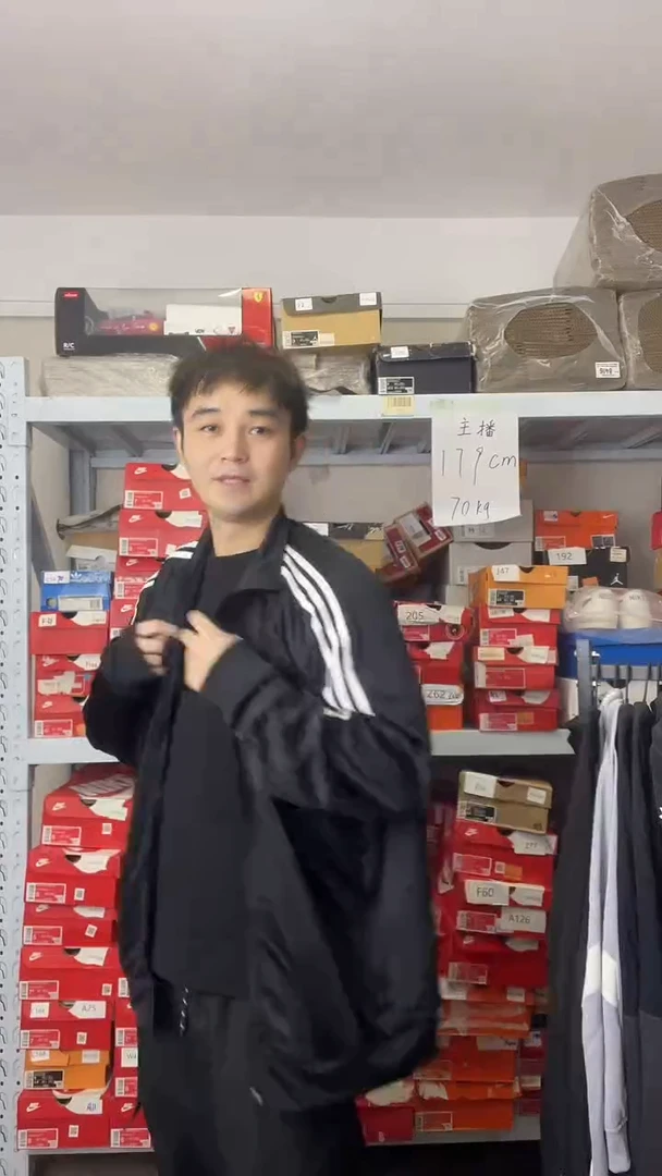 大牌潮服清仓中，编号FRI W134 ,  尺码185