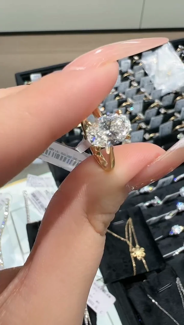 【闪购商品】合成钻石18K金镶嵌k黄椭圆