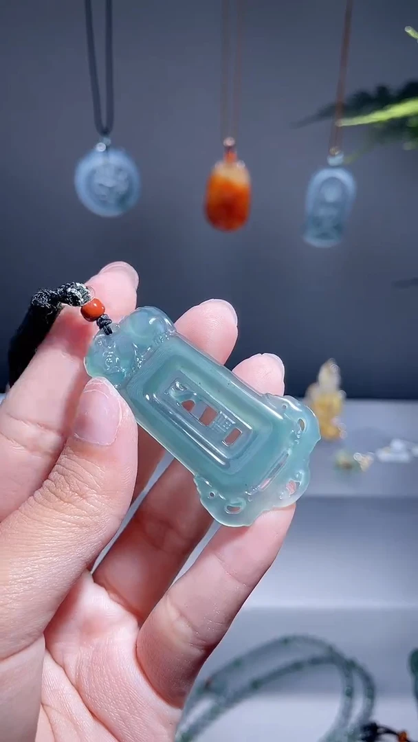 颈饰未镶嵌翡翠挂件