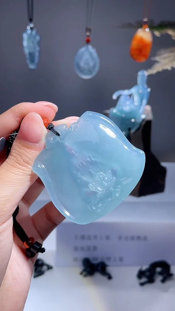 颈饰未镶嵌翡翠观音