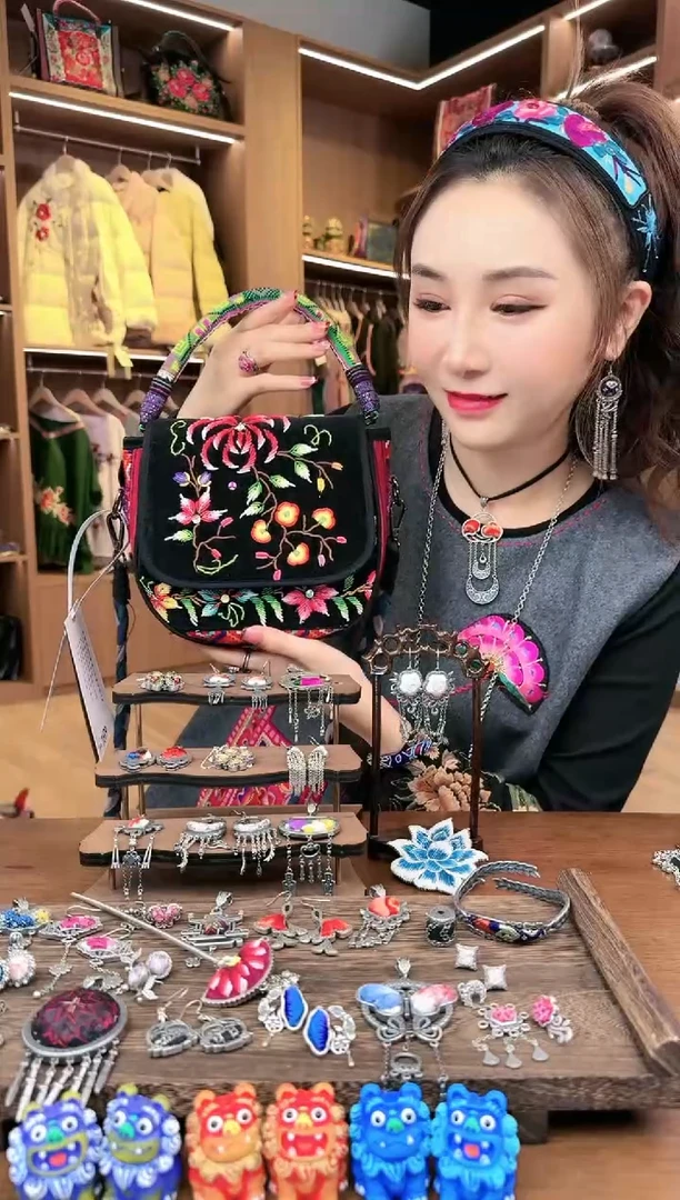 【闪购商品】织绣L566黔东南苗族刺绣