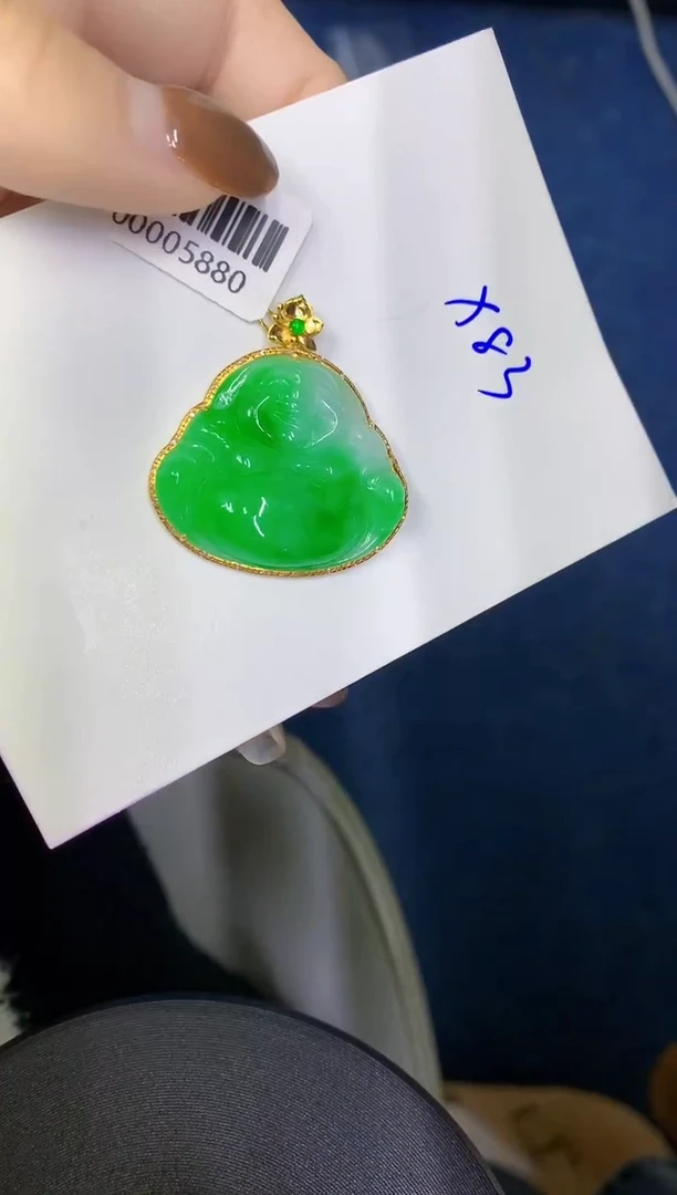 颈饰18K金镶嵌翡翠缅甸天然翡翠A货