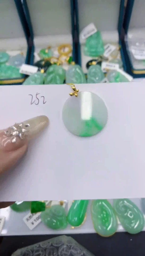 颈饰18K金镶嵌翡翠11111