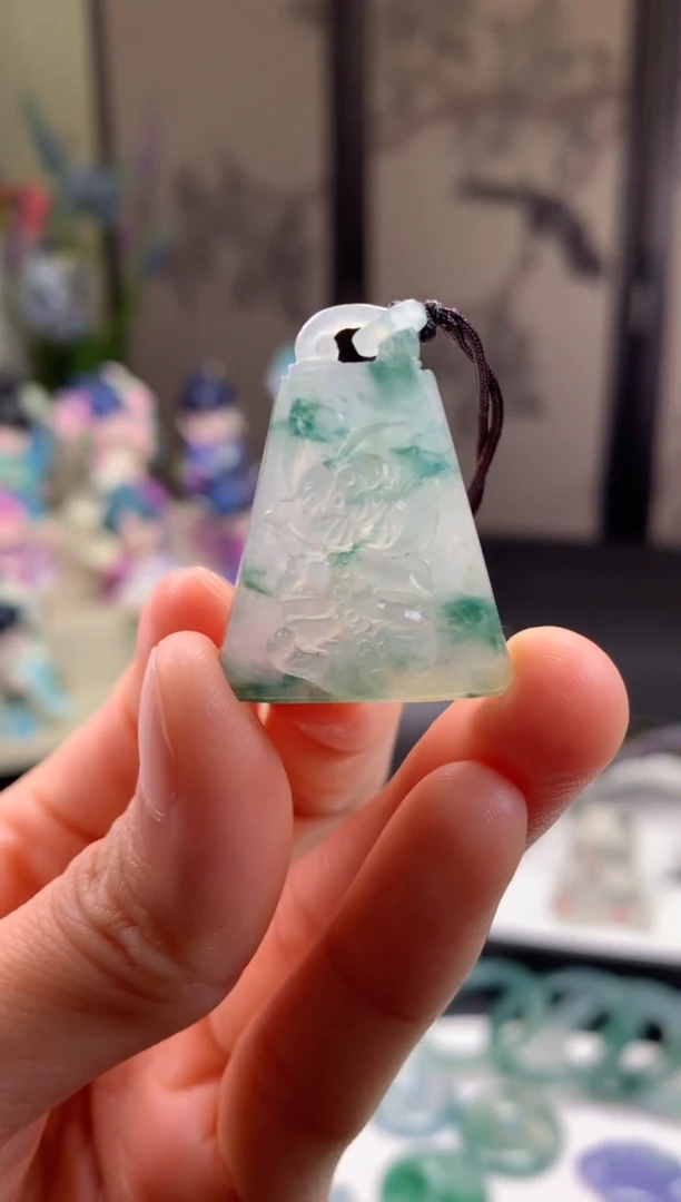 未镶嵌定制翡翠0551009579