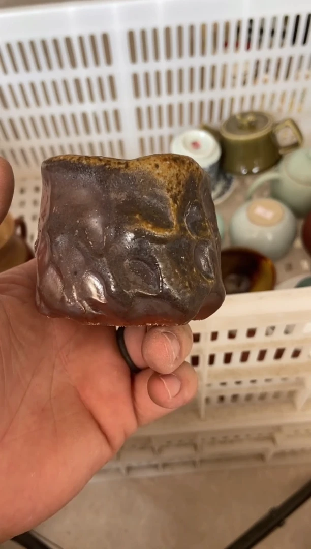 摄影的产品有使用过的痕迹有点脏介意勿拍