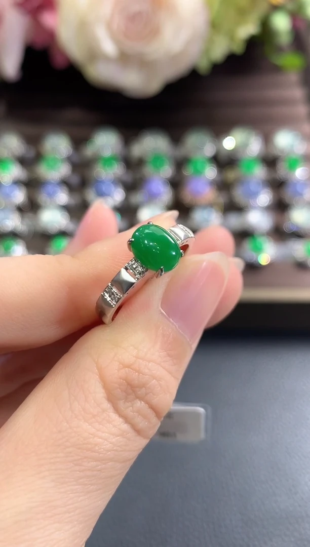 18K金镶嵌戒指翡翠b51