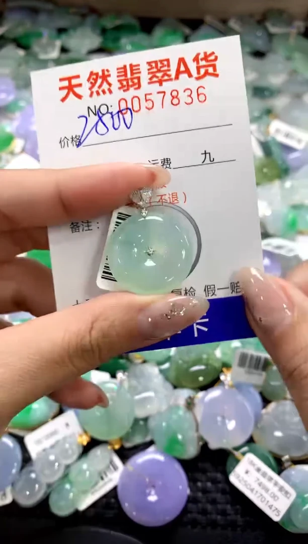 颈饰18K金镶嵌翡翠1111111111111111