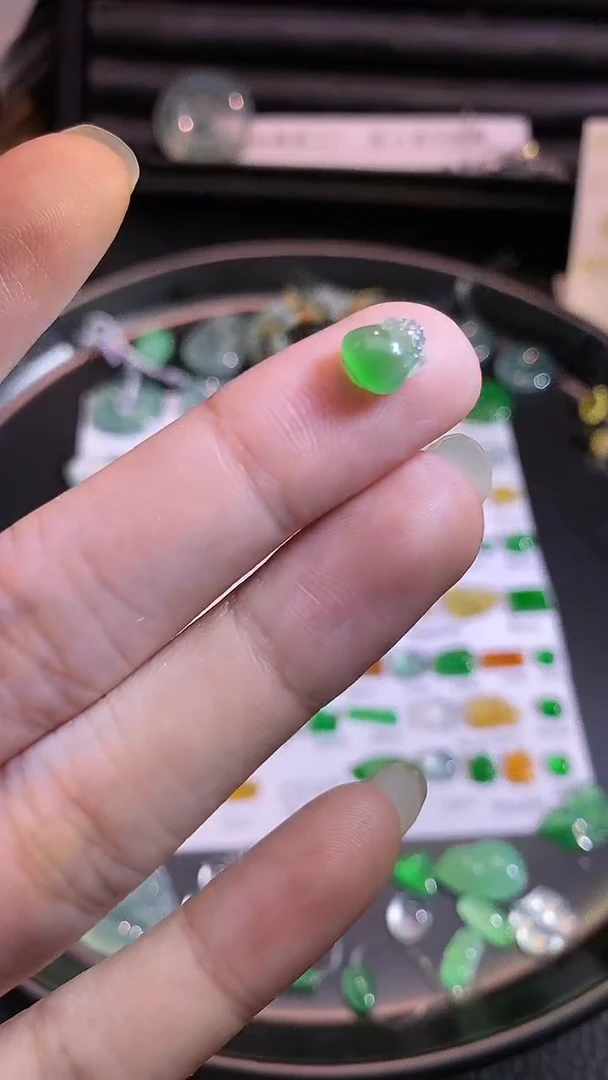 翡翠挂件未镶嵌金蟾