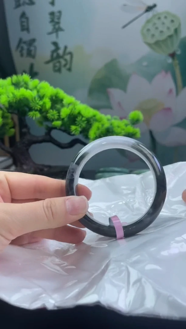 翡翠手镯未镶嵌1翡翠手镯（微瑕）