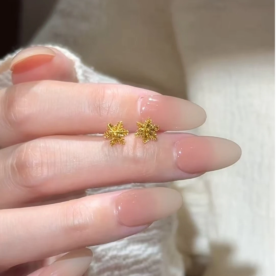 合金耳饰 金色轻奢雪花耳钉女新年圣诞耳饰养耳洞甜美耳饰百搭