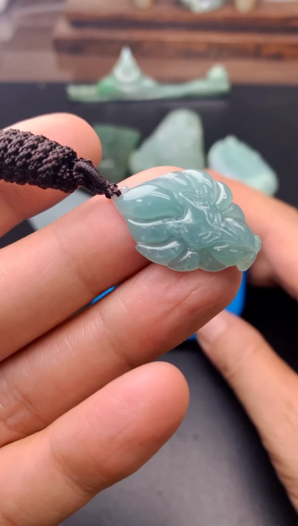 颈饰未镶嵌翡翠天*河狐狸