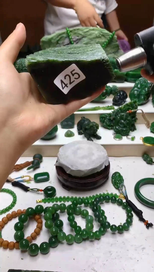 未镶嵌和田玉（碧玉）珠宝半成品0