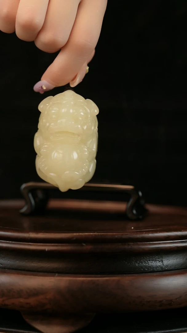 云南石竹叶青雕刻：有求必应
