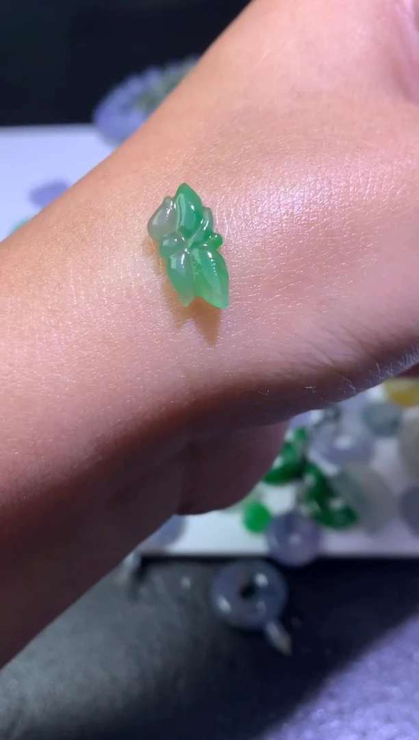 未镶嵌定制翡翠吃***女毛货