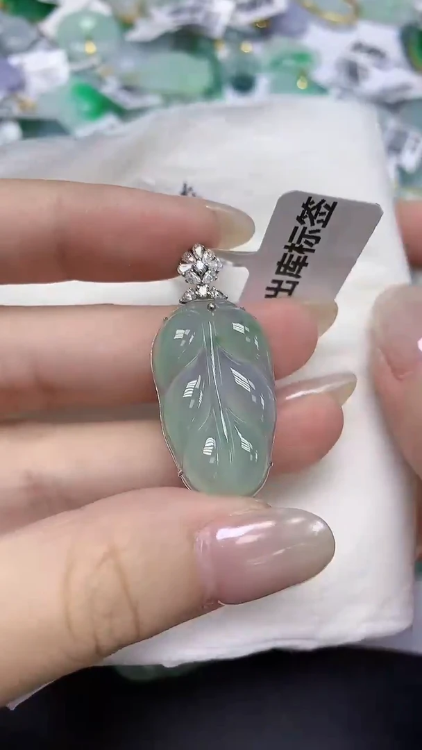 翡翠18K金镶嵌颈饰天然缅甸翡翠A货